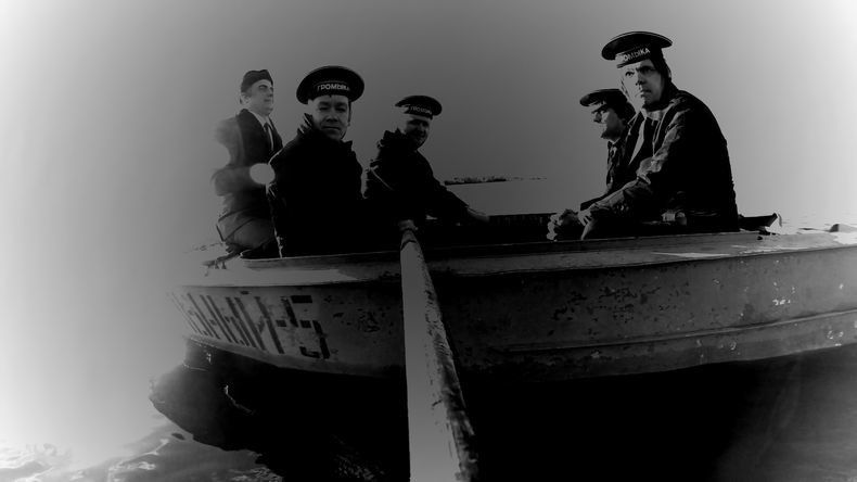 «Не плавают, а ходят». Группа «Громыка» из Петрозаводска сняла клип про моряков и художников