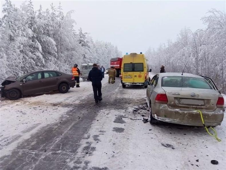 Девочка и ее мама погибли, шесть человек пострадали. Подробности страшной аварии в Карелии