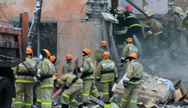 Взрыв газа обрушил подъезд в Магнитогорске: есть погибшие