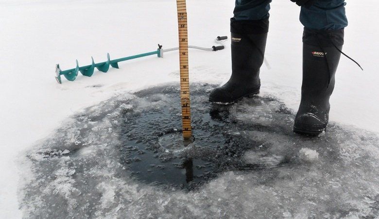 Специалисты проверили толщину льда на Онежском озере