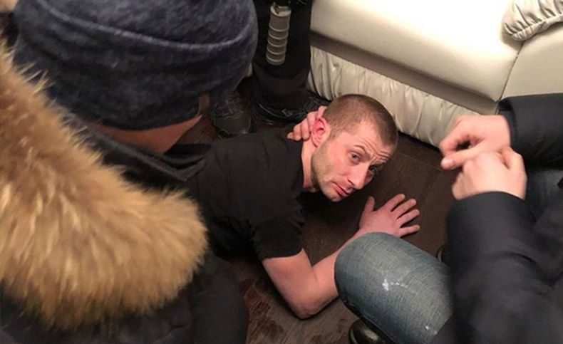 Появилось видео момента кражи картины Куинджи и задержания преступника