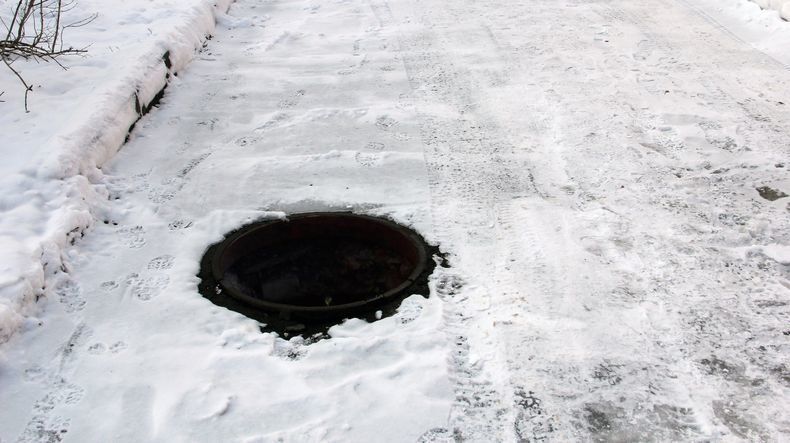 38 крышек колодезных люков украдено в Петрозаводске за месяц. В РКС рассказали о масштабах беды