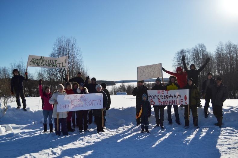 «Будем добиваться запрета на садки на нашем озере». Жители деревни через суд борются с форелеводами