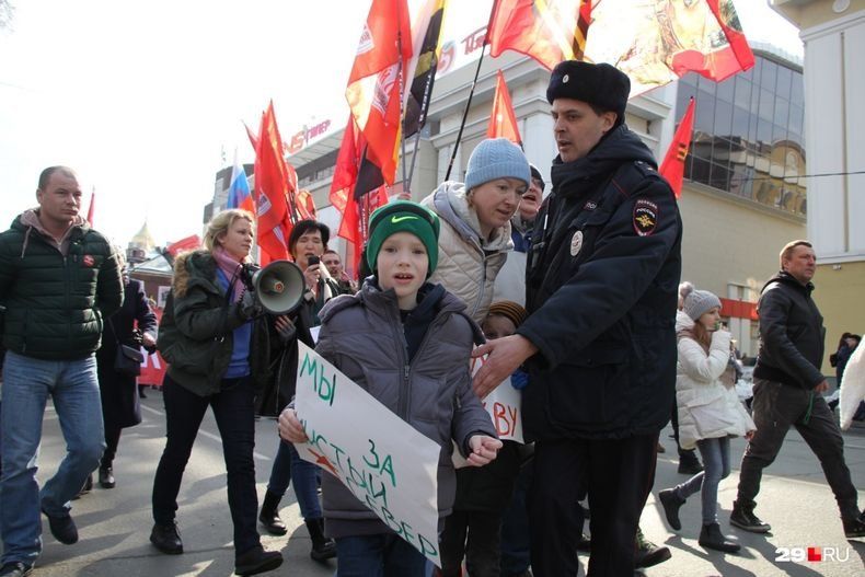 Тысячи человек вышли на митинг в Архангельске против привоза мусора из Москвы