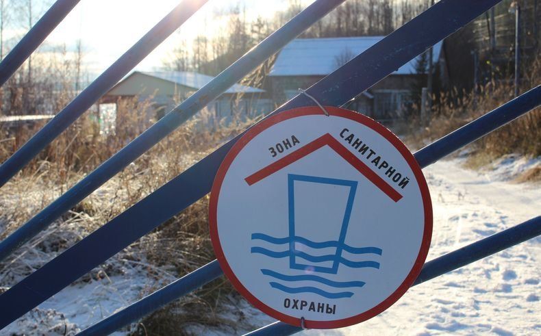 «Насосы просто гонят фекалии в озеро». Что на самом деле происходит с очистными Медвежьегорска