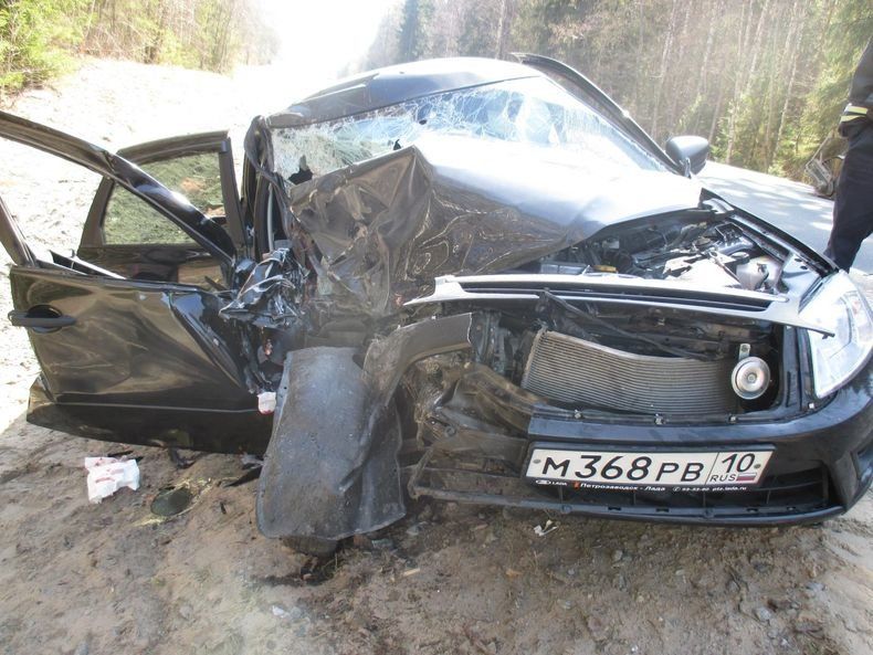 Пять человек пострадали в серьезной аварии в Пудожском районе. Трое в тяжелейшем состоянии