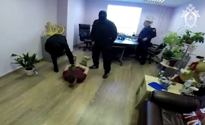 ФСБ задержала в Петрозаводске члена банды, которая изготавливала поддельные морские свидетельства