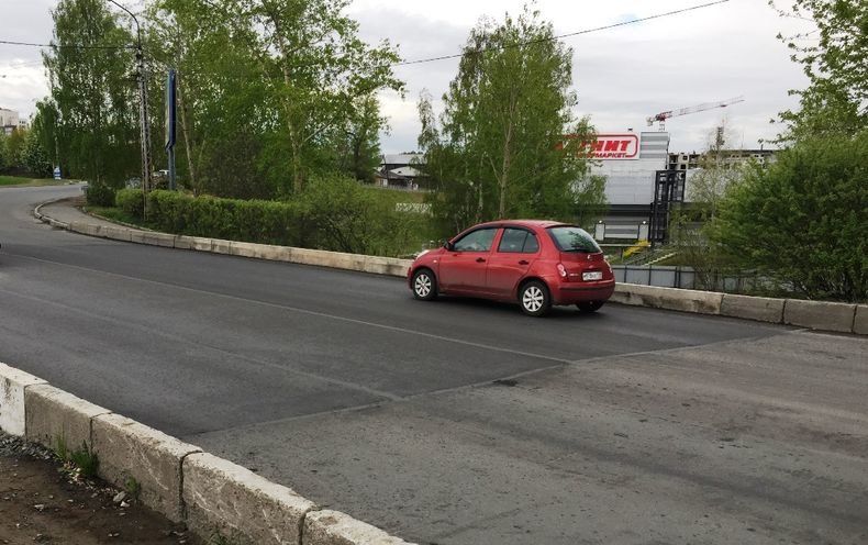 Подъезд к Советскому мосту на улице Правды отремонтировали
