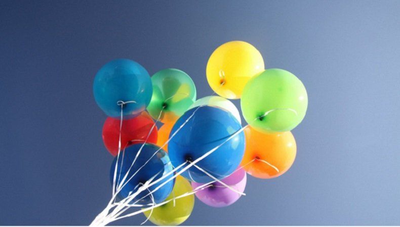 Юные петрозаводчане предложили заменить воздушные шары на мыльные пузыри. Видео