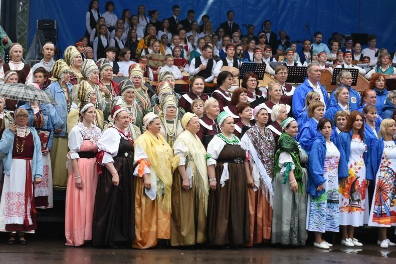 1500 артистов выступили на песенном празднике в Сортавале