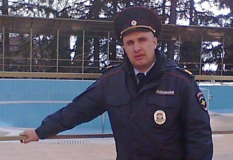 Сотрудник полиции награжден за спасение человека, о котором он не хотел рассказывать