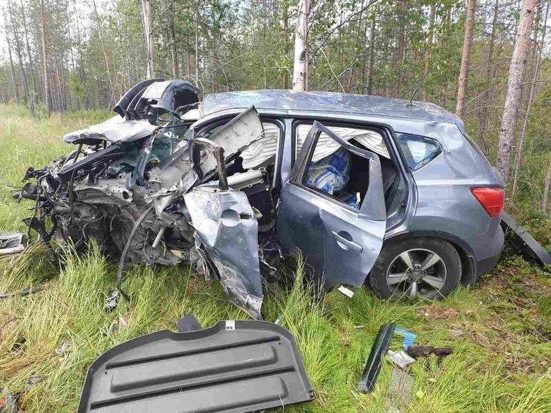 В столкновении с фурой на «Коле» погиб водитель легковушки. Сводка за выходные