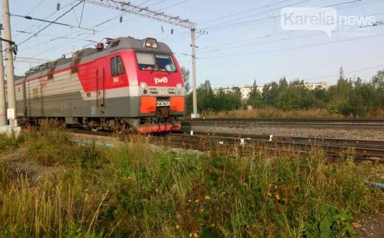 Сегодня утром в Петрозаводске поезд сбил женщину в наушниках