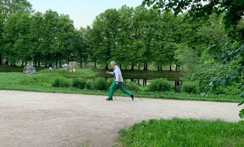 Артур Парфенчиков прошел 27 километров с палками