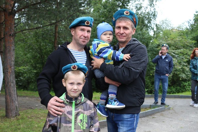 В Петрозаводске прошел митинг в честь для Воздушно-десантных войск России