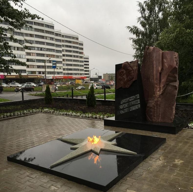 В Петрозаводске на улице Правды зажгли «Огонь памяти»