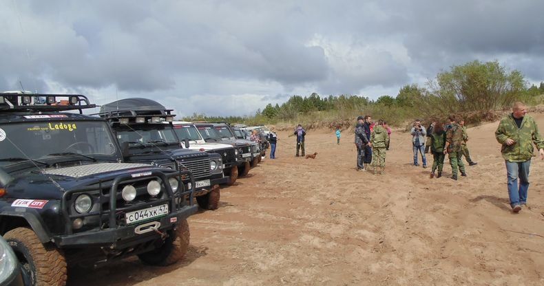 Оторвало днище, увязли в песках. Первые испытания участников транскарельской трофи-экспедиции