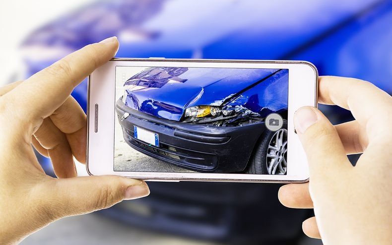 Утверждены правила оформления ДТП со смартфона и без бумаг