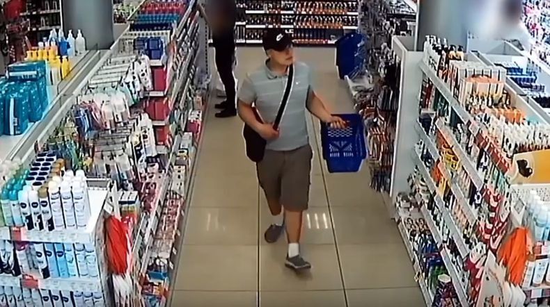 МВД Карелии просит помощи в розыске человека, который украл парфюмерию