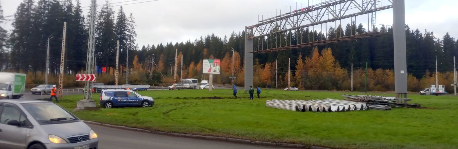 Передел или беспредел? В Петрозаводске мэрия сносит крупнейшую рекламную арку и другие билборды