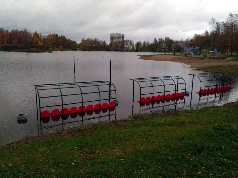 Лососинка затопила дорожки и спортивные объекты