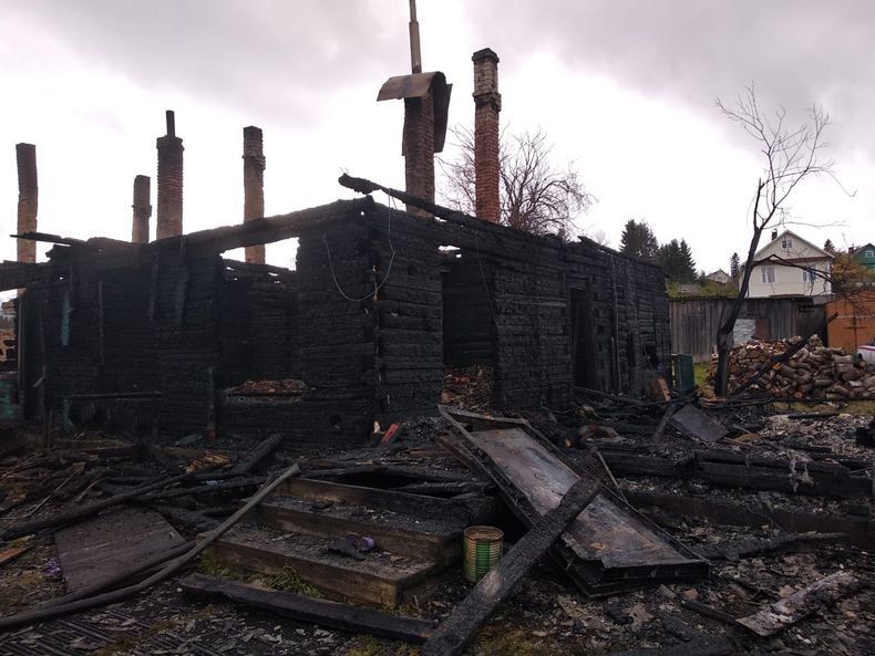 Пожар в Карелии унёс жизнь молодой женщины и оставил без крова жильцов пяти квартир