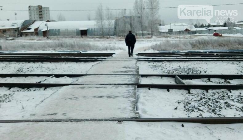 Поезд насмерть сбил мужчину в Карелии