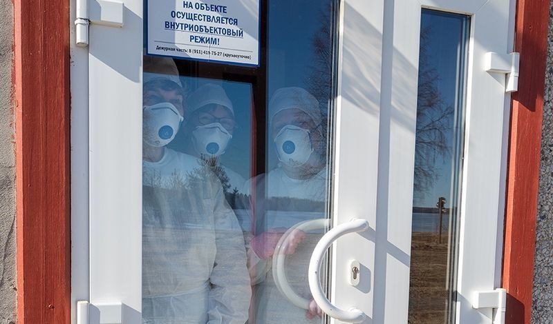 Регионы России массово вводят жесткий режим изоляции