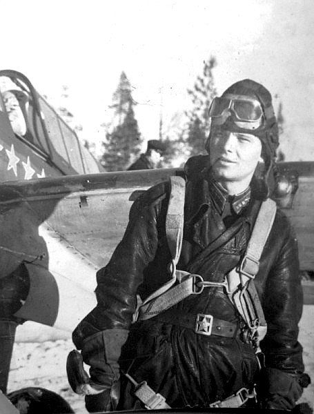 Летчик-герой, заслуженный артист, «Пушинка» и ДОСААФ — 2 апреля в истории Карелии