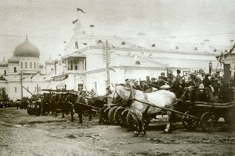 Пожарная команда, Беломорско-Онежское пароходство, «Карелгаз» — 18 апреля в истории Карелии