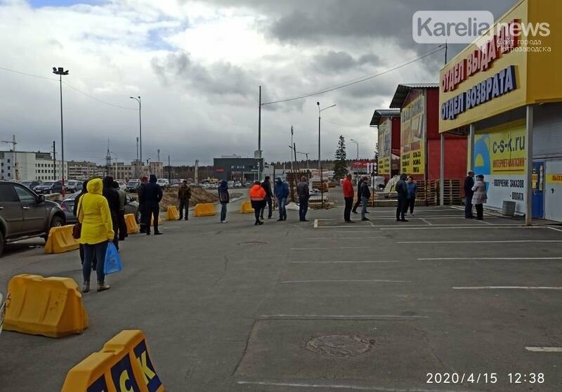 «Все стоят в метре друг от друга». Онлайн торговля в Карелии пока не совсем онлайн