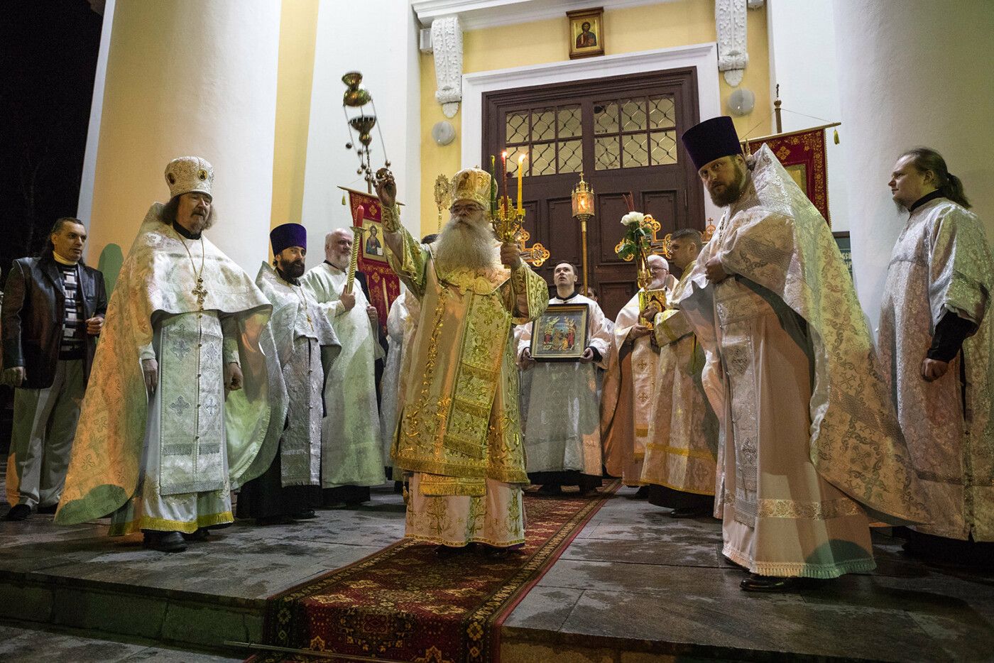 Священники и полиция. Как прошло Пасхальное богослужение в главном храме Петрозаводска