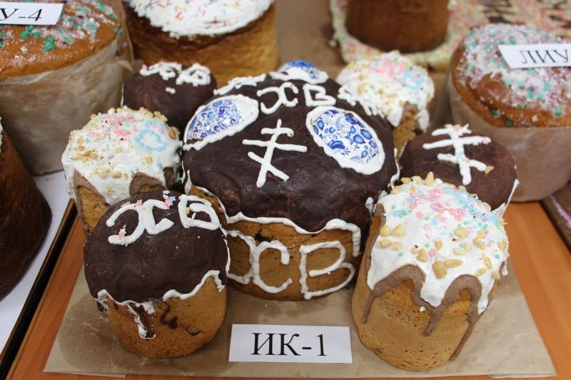 В карельских колониях пекли пасхальные куличи и выясняли, у кого они лучше