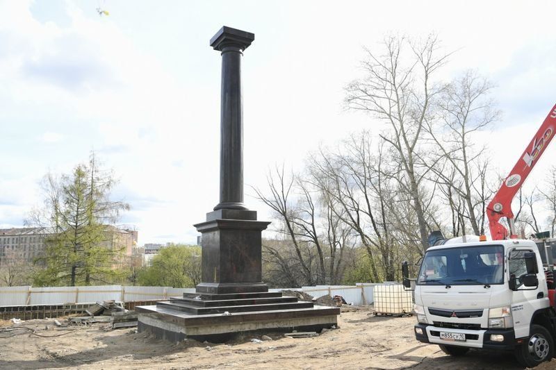 В Петрозаводске установили стелу «Города воинской славы»