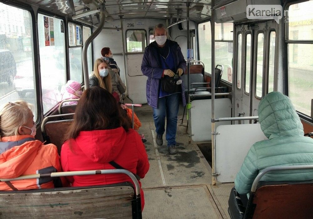 Маски, перчатки, антисептики. Как проходит первый день работы троллейбусов в период карантина