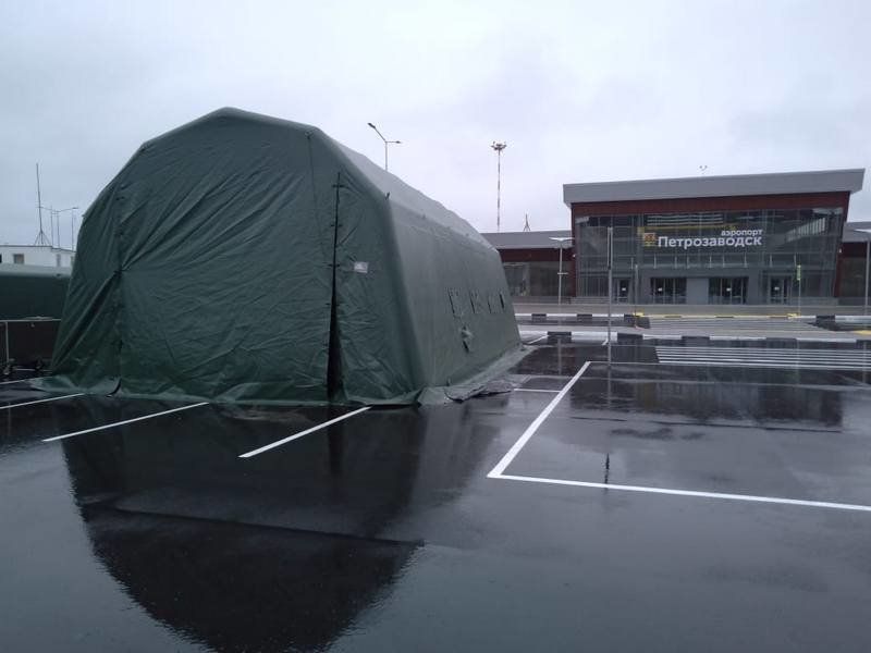 Петрозаводский аэропорт оборудовали мобильными санитарными пунктами