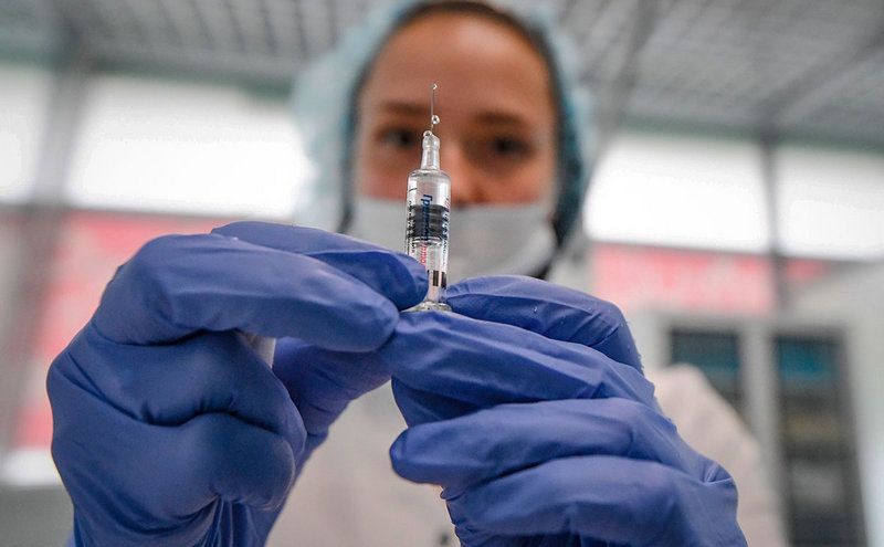 «Все живы, здоровы и радуются»: российские ученые испытали на себе вакцину от коронавируса