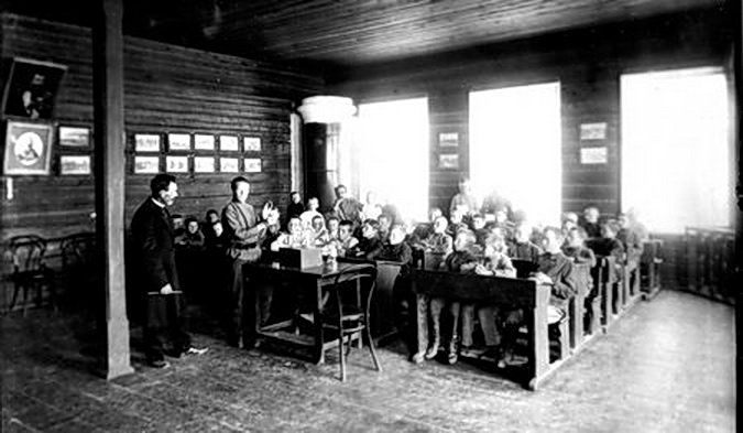 Народная школа, легальный митинг, фотограф и женщины-литераторы — 28 мая в истории Карелии