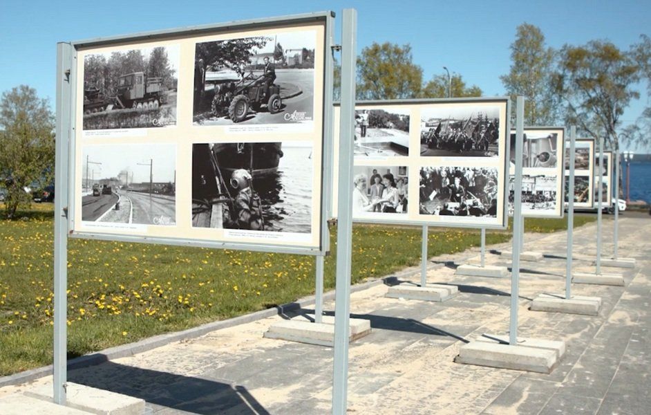 У городской мэрии открылась фотовыставка, рассказывающая историю Петрозаводска за последние 100 лет