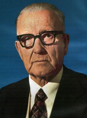 Краевед, скульптор, физиолог растений, спортсмен-министр — 13 июня в истории Карелии