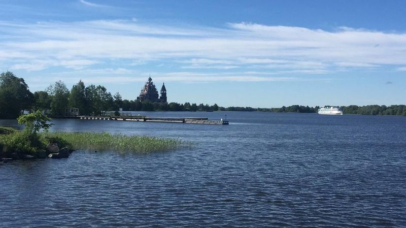 Музей «Кижи» открыл часть памятников и встретил первый теплоход