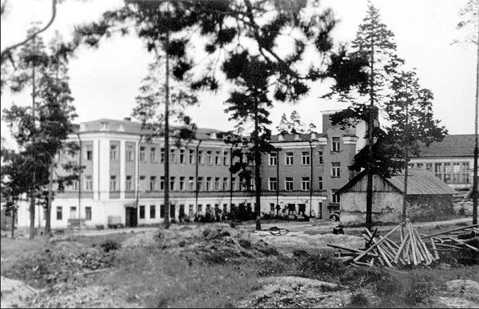 Сортавальский колледж, Карельский фронт и Онежская набережная — 25 июня в истории Карелии