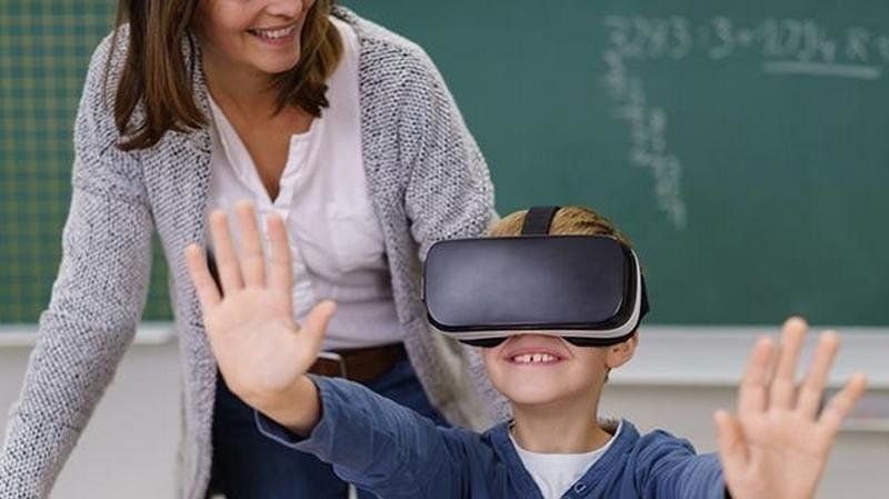 В районных школах оборудуют инновационные образовательные зоны: уже закуплены VR-шлемы