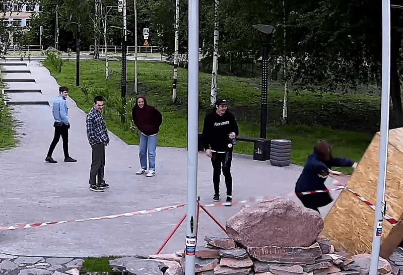 Установлены личности вандалов, которые уронили фонтан на Варкауса