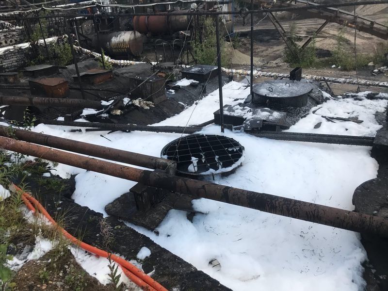 На асфальтовом заводе в Карелии вспыхнул пожар