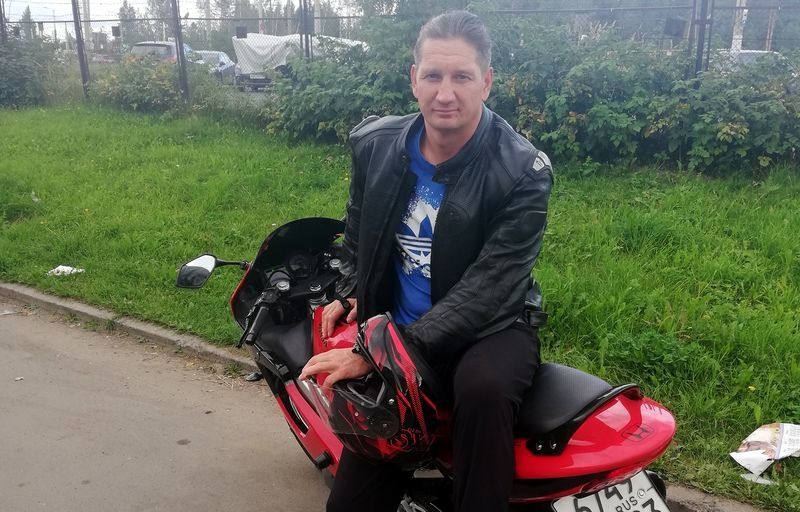 «Он всегда улыбался». Коллеги вспомнили, каким был разбившийся в аварии мотоциклист