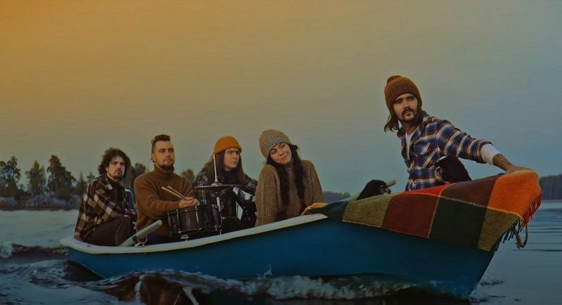 Популярная петербургская группа сняла атмосферный клип в Карелии