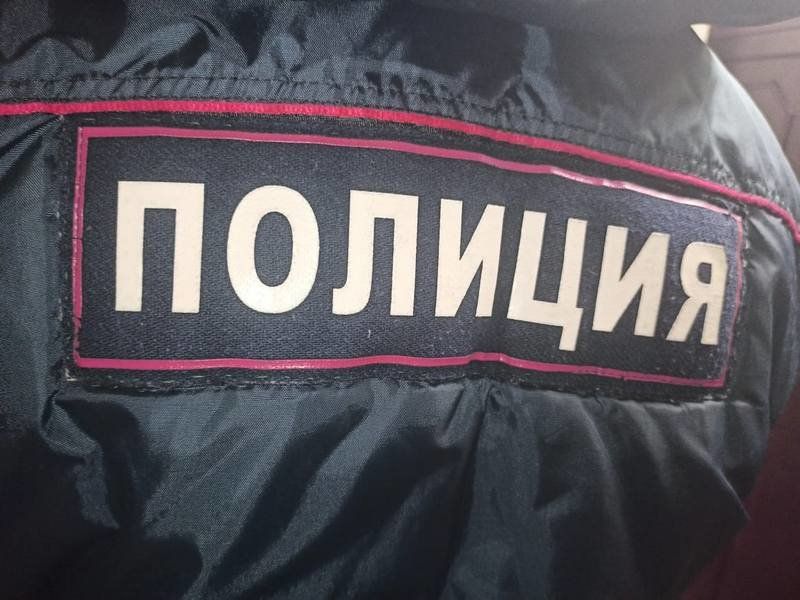 В петрозаводском дворе обнаружили автомобиль с телом мужчины