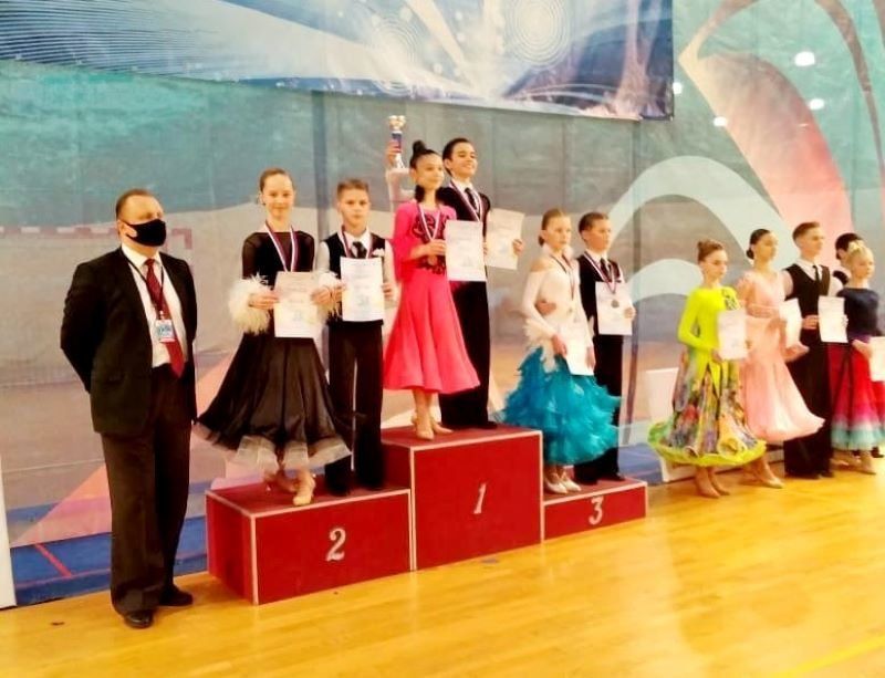 Сразу две пары танцевального клуба «Ритм» стали победителями турнира в Москве