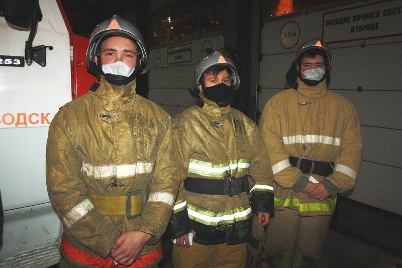 Петрозаводским пожарным начали помогать студенты-волонтеры